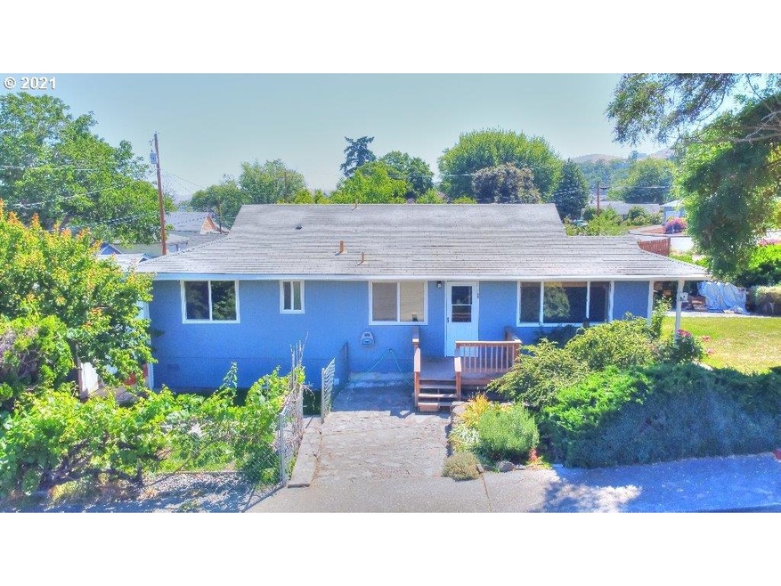 901 E 14th St, the Dalles, OR 97058 - photo 1