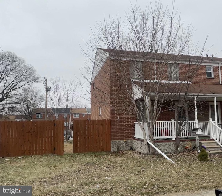 1036 Foxcroft Ln, Essex, MD 21221 - photo 1