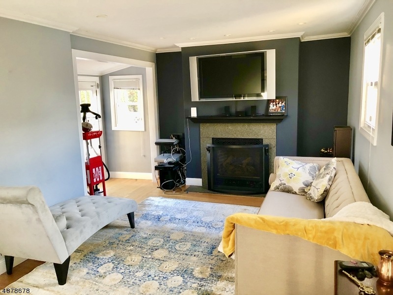 142 Arundel Rd, Paramus, NJ 07652 - photo 1