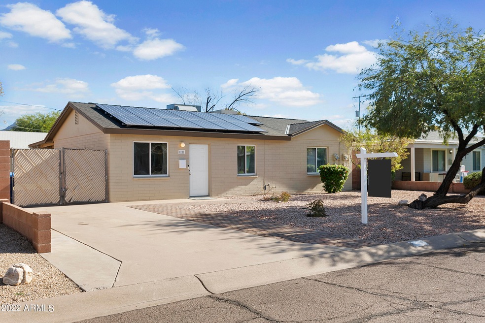 8231 N 8th Place, Phoenix, AZ 85020 - photo 1