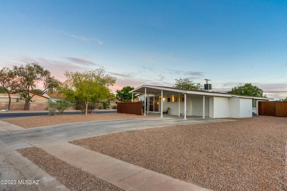 HUGE CORNER LOT W/ LONG DRIVEWAY