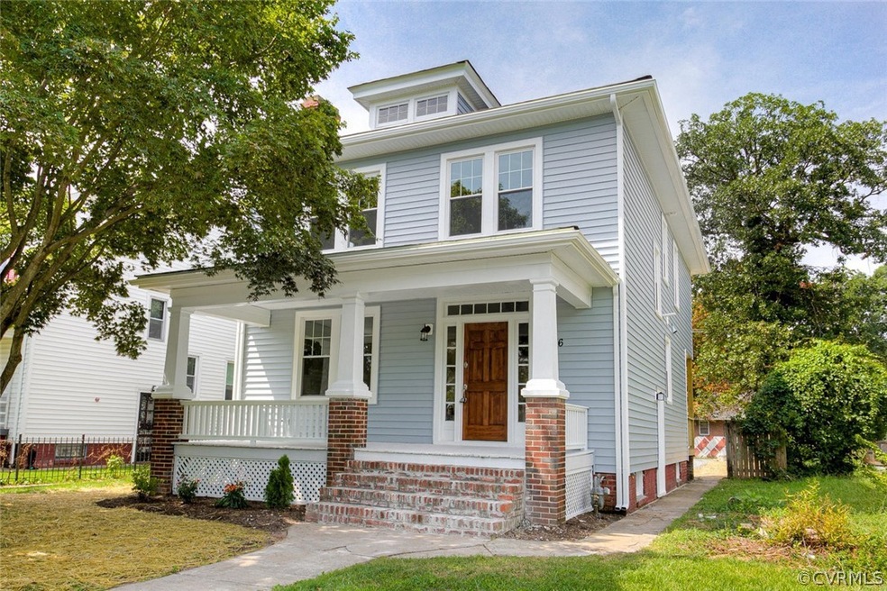 Stunning Renovation in the Popular Hammond Place in Northside !    Don't miss this fantastic home offering 4 Bedrooms, 2.5 Baths, and over 1,924 Square Feet !   Off Street Parking, easy access to Interstate and Shopping add to this Magnificent home !   This one is a MUST See ~ Let's set up Showing Today !