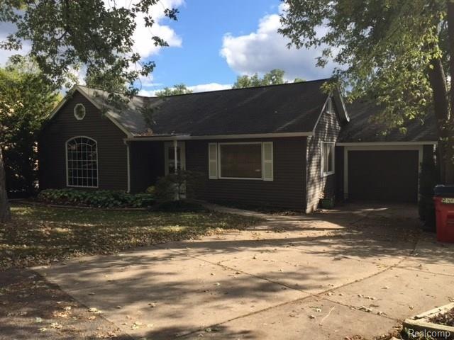 Ranch with 2 bedrooms, 2 baths and move in conditi