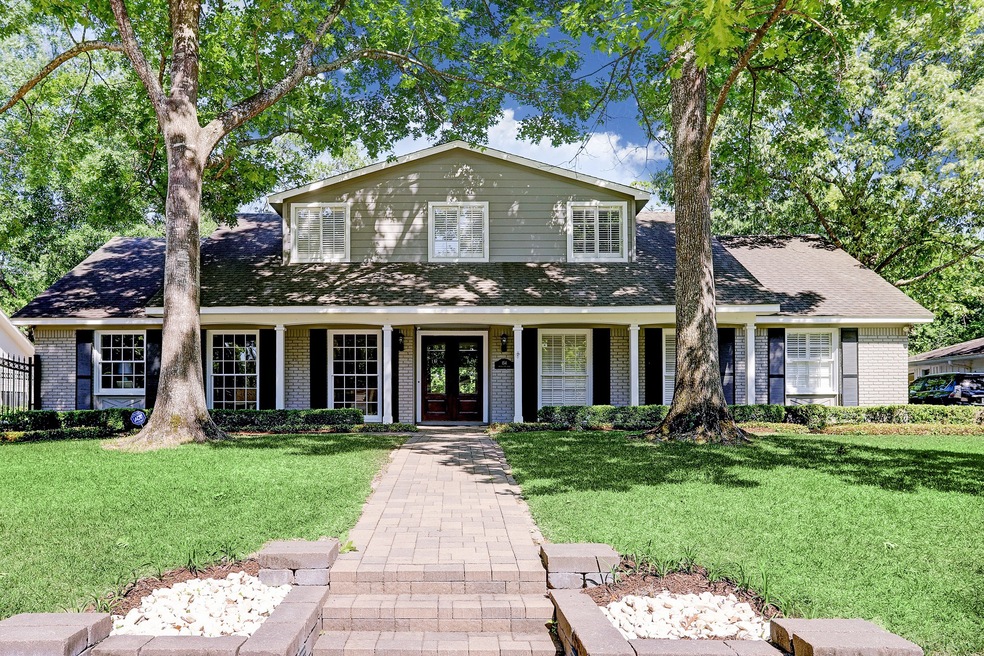 Wonderful house with a great floor plan and many u