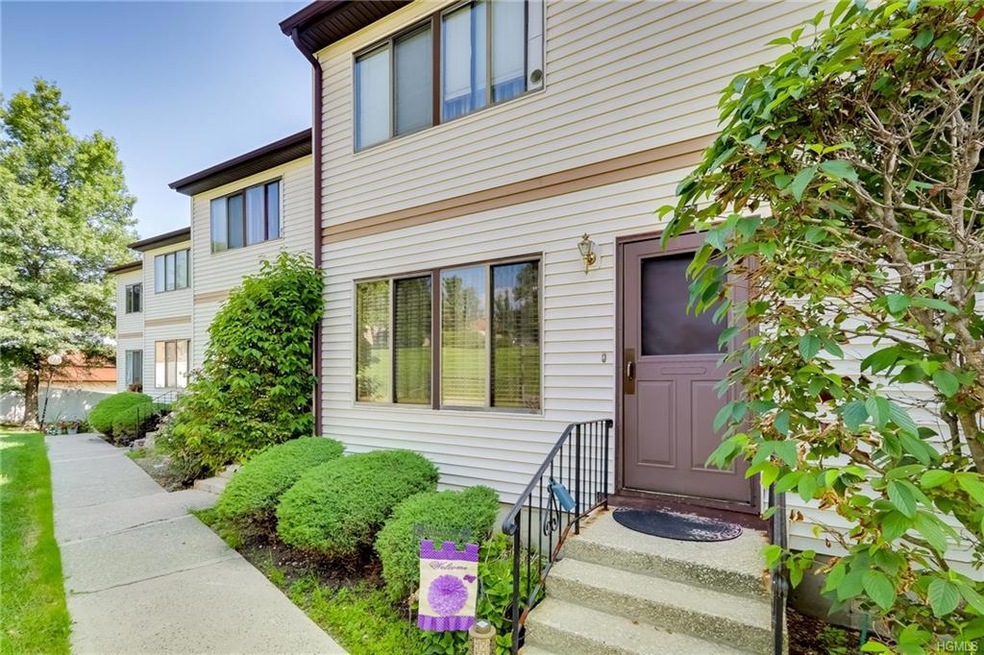 527 Country Club Ln unit 527, Pomona, NY 10970 - photo 1