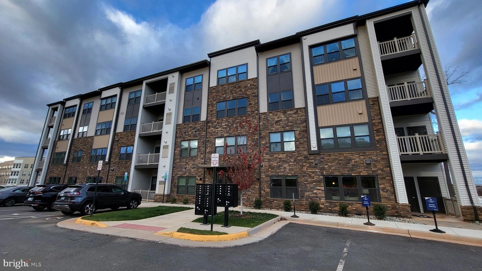 46320 Mount Milstead Terrace unit 102, Sterling, VA 20164 - photo 1