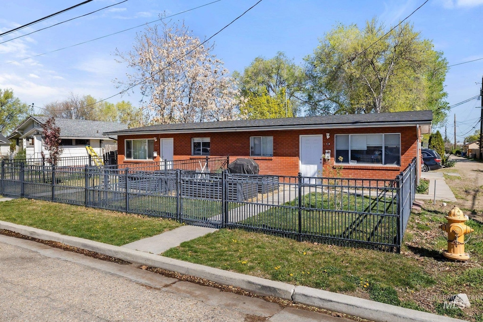 812 E Sherman Ave, Nampa, ID 83686 - photo 1