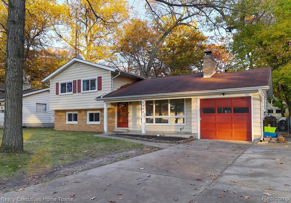 3304 Riverside Dr, Port Huron, MI 48060 - photo 1