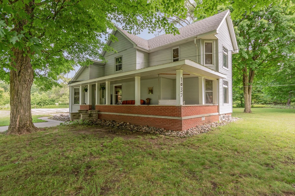 1037 N Cass Ave, Vassar, MI 48768 - photo 1