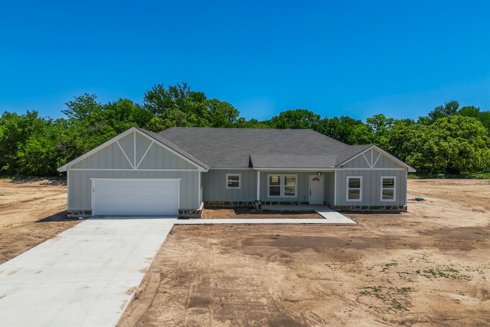 186 Smyrna Meadows Ln, Sunset, TX 76270 - photo 1