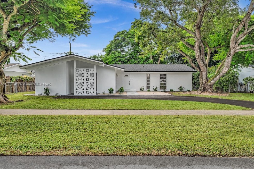 Pending $615,000 • Co-Listing Agent