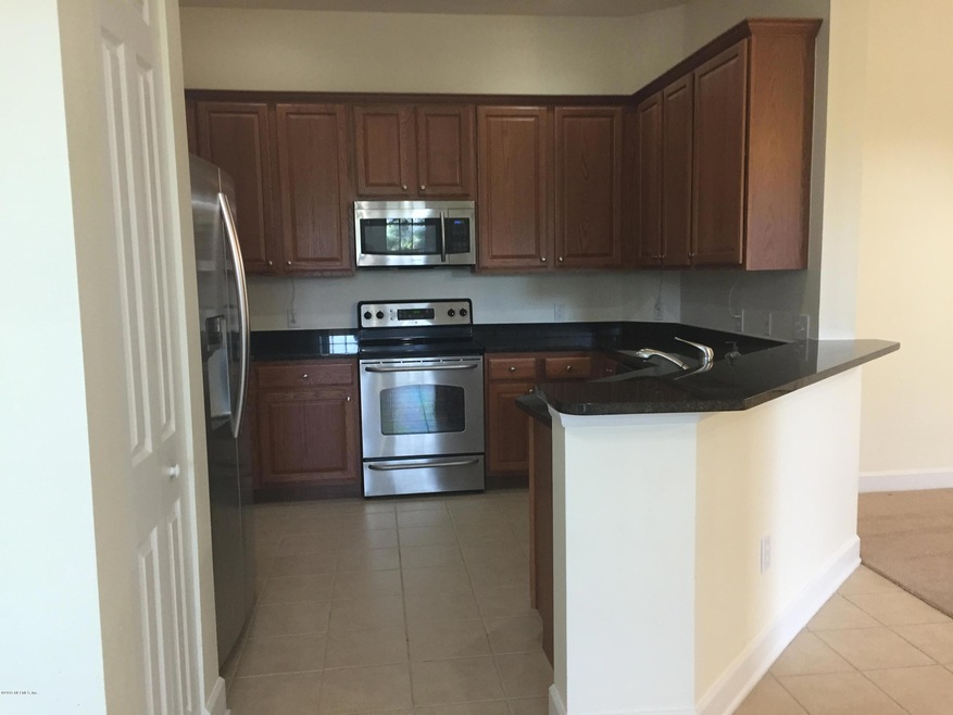 Kitchen w/ granite and SS