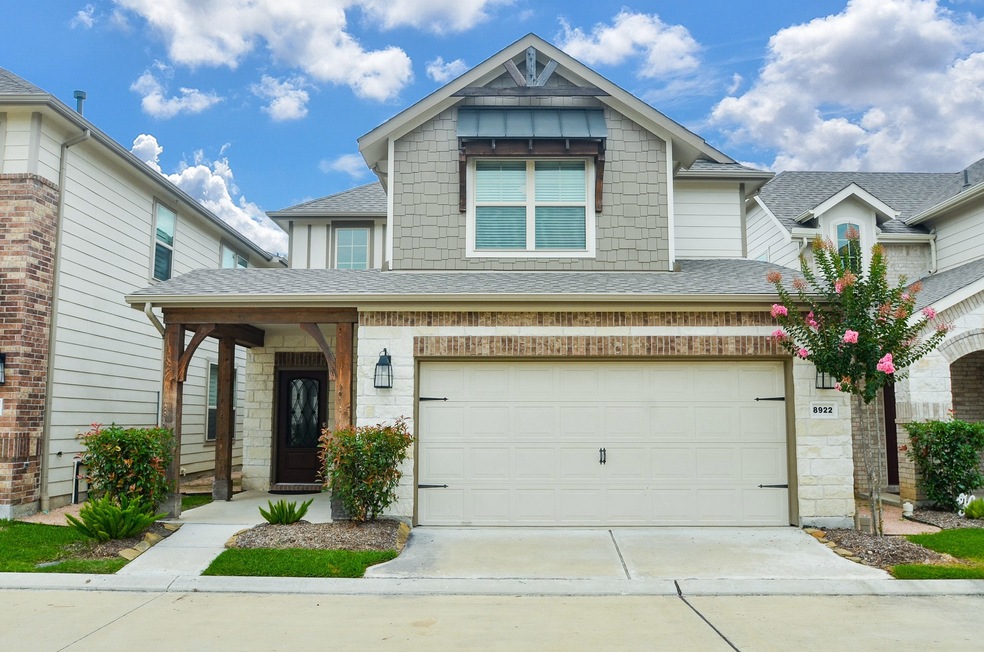 8922 Live Oak Grove Ln, Houston, TX 77080 - photo 1