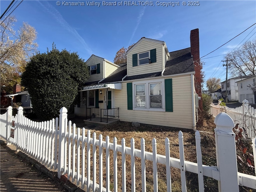 538 19th St, Dunbar, WV 25064 - photo 1