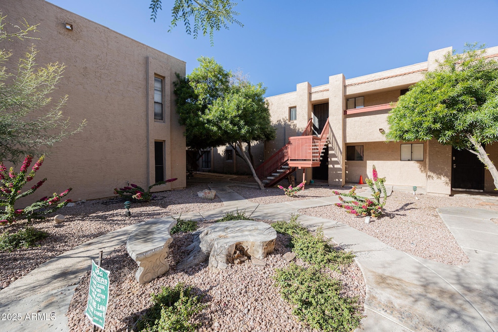 3131 W Cochise Dr unit 129, Phoenix, AZ 85051 - photo 1