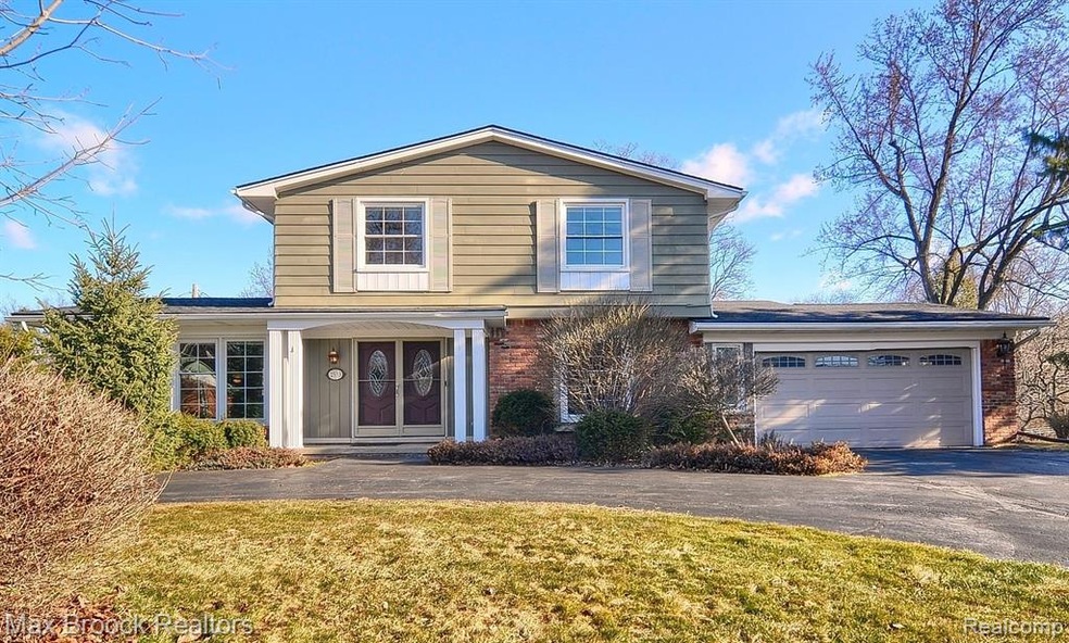 2533 Aspen Ln, Bloomfield Hills, MI 48302 - photo 1