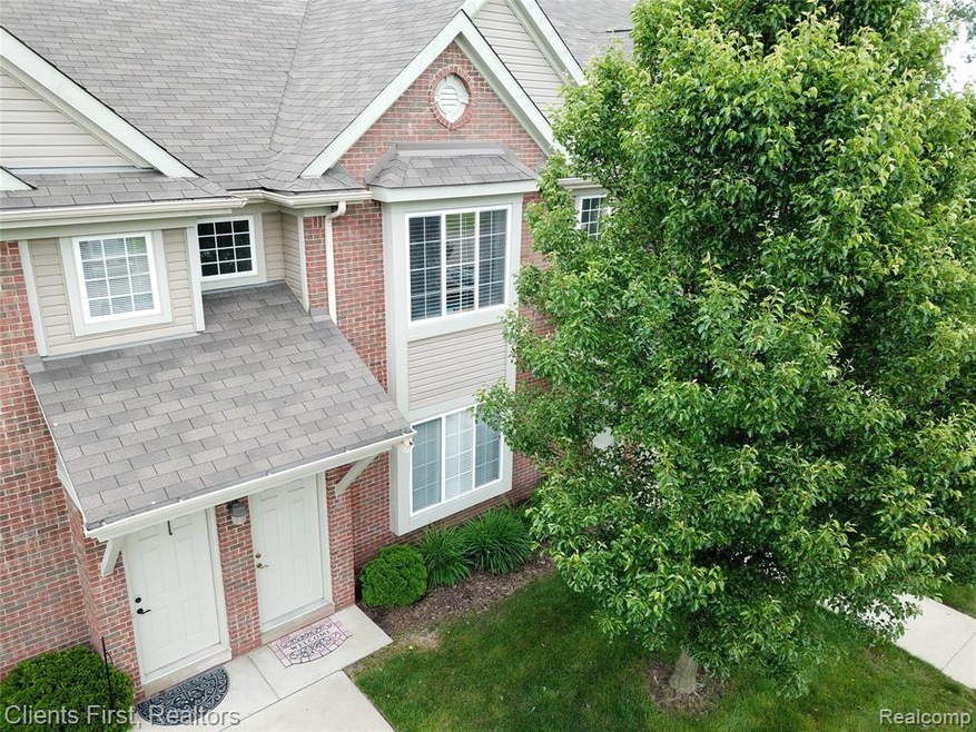 34096 Utica Rd unit 28, Fraser, MI 48026 - photo 1