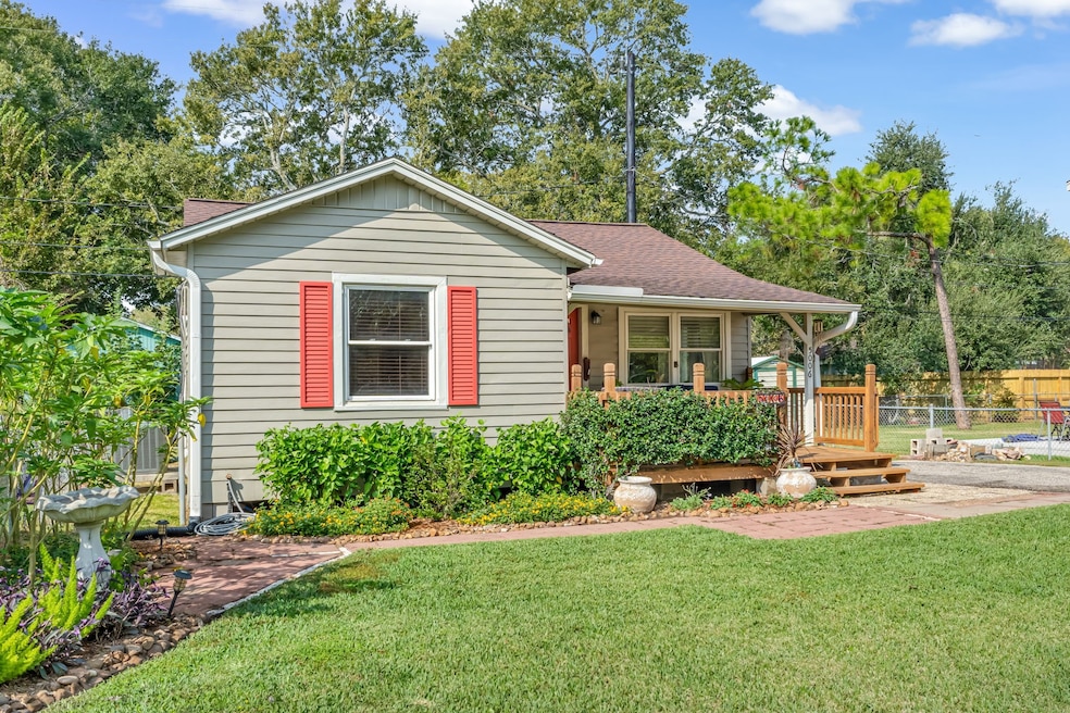 5006 Oak St, Seabrook, TX 77586 - photo 1