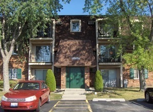 17975 Amherst Ct unit 202, Country Club Hills, IL 60478 - photo 1