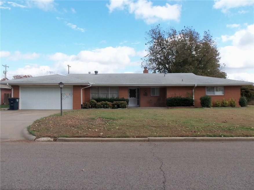 1801 N Minnesota Ave, Shawnee, OK 74804 - photo 1