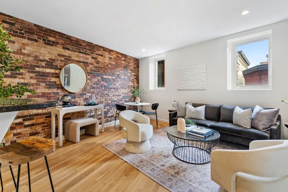 19 Wiget St unit 305, Boston, MA 02113 - photo 1