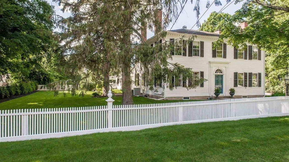 13 Carriage Rd, Amherst, NH 03031 - photo 1