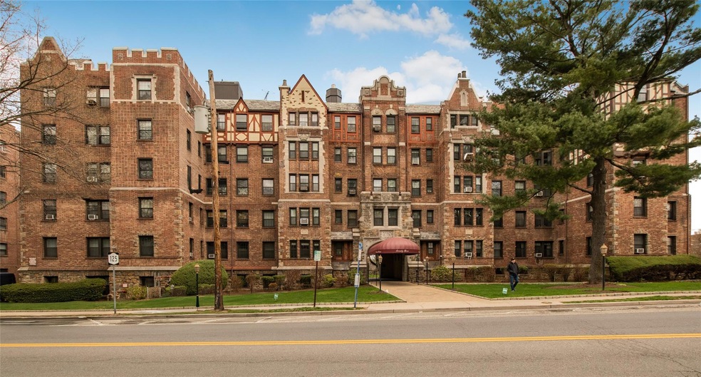 23 Old Mamaroneck Rd unit 5A, White Plains, NY 10605 - photo 1