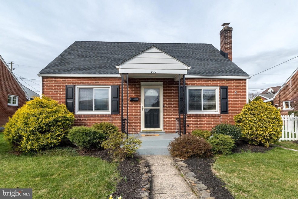 729 Fernwood St, Bethlehem, PA 18018 - photo 1