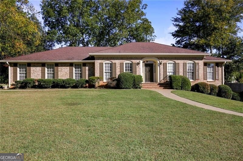 Ranch-style house with a front lawn