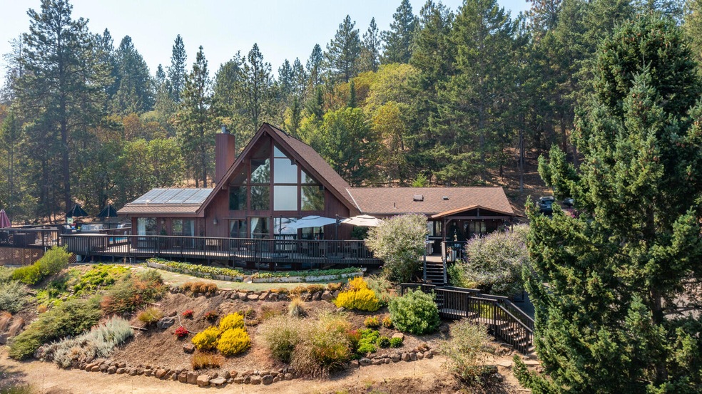 4365 Tami Ln, Central Point, OR 97502 - photo 1