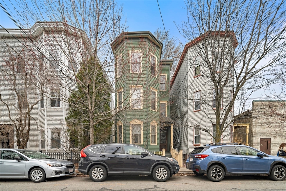 189 Brookline St unit 3, Cambridge, MA 02139 - photo 1