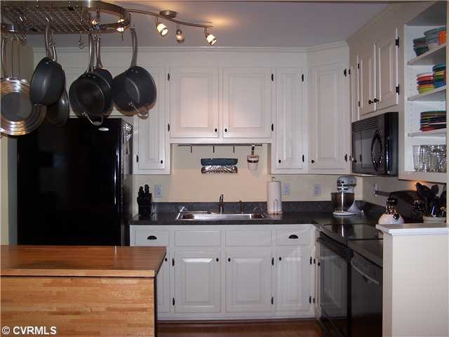 Kitchen - Completely renovated kitchen