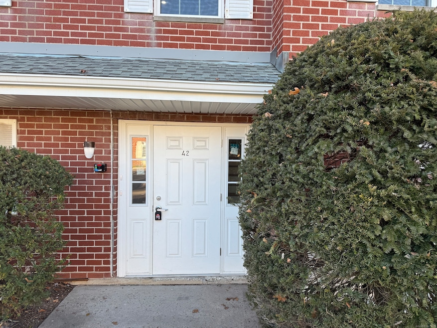 50 Greenhouse Rd unit 42A, Bridgeport, CT 06606 - photo 1