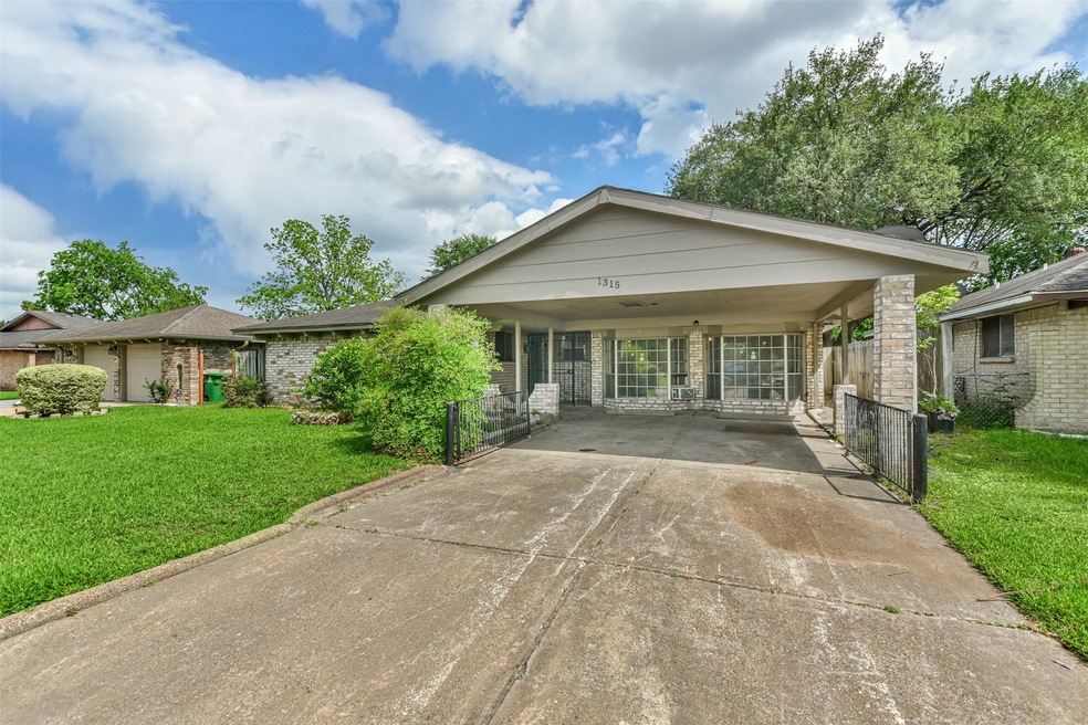 1315 Diplomat Way, Houston, TX 77088 - photo 1