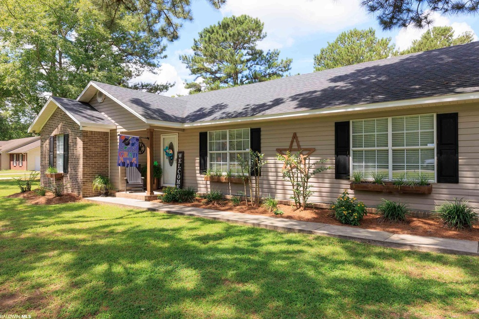 138 Edgewood Ct, Atmore, AL 36502 - photo 1