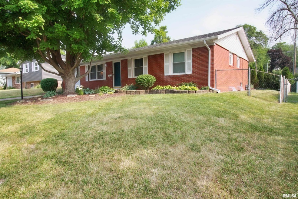 634 Westerfield Rd, Davenport, IA 52806 - photo 1