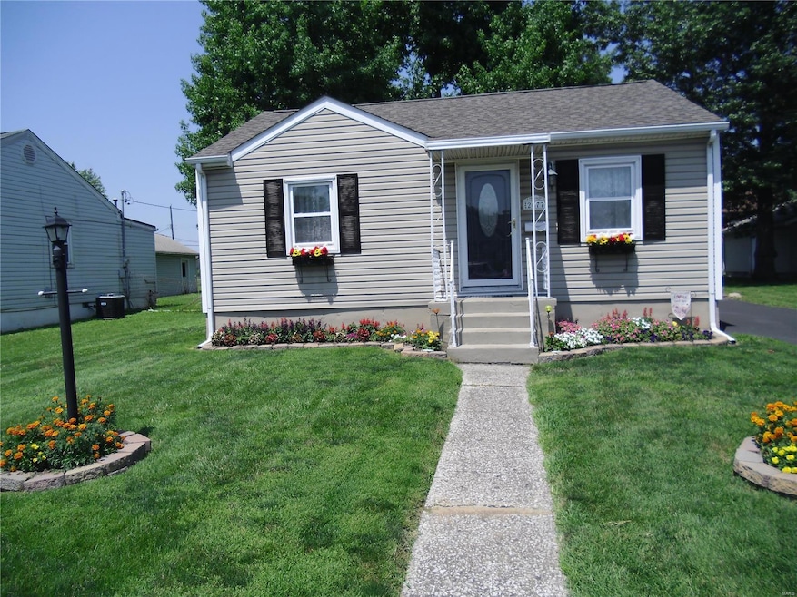 Welcome to 2677 Center St!