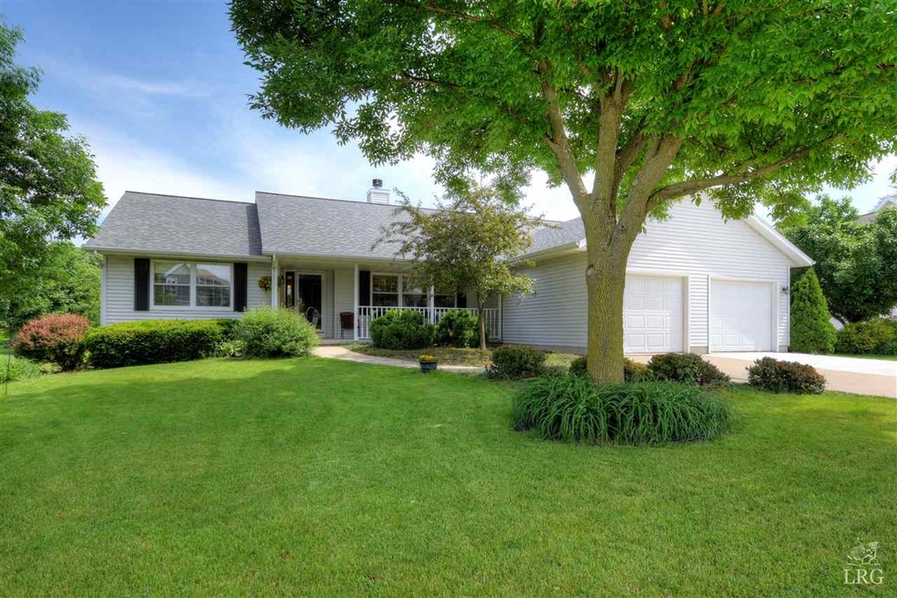 390 Oakwood Dr, Oregon, WI 53575 - photo 1