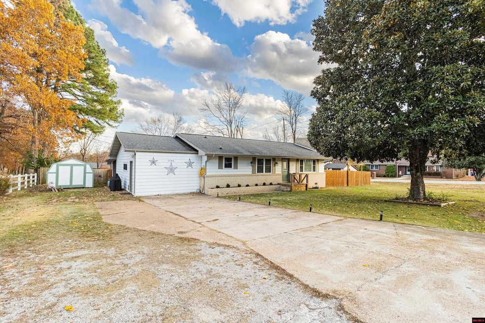 1245 Cross St, Mountain Home, AR 72653 - photo 1