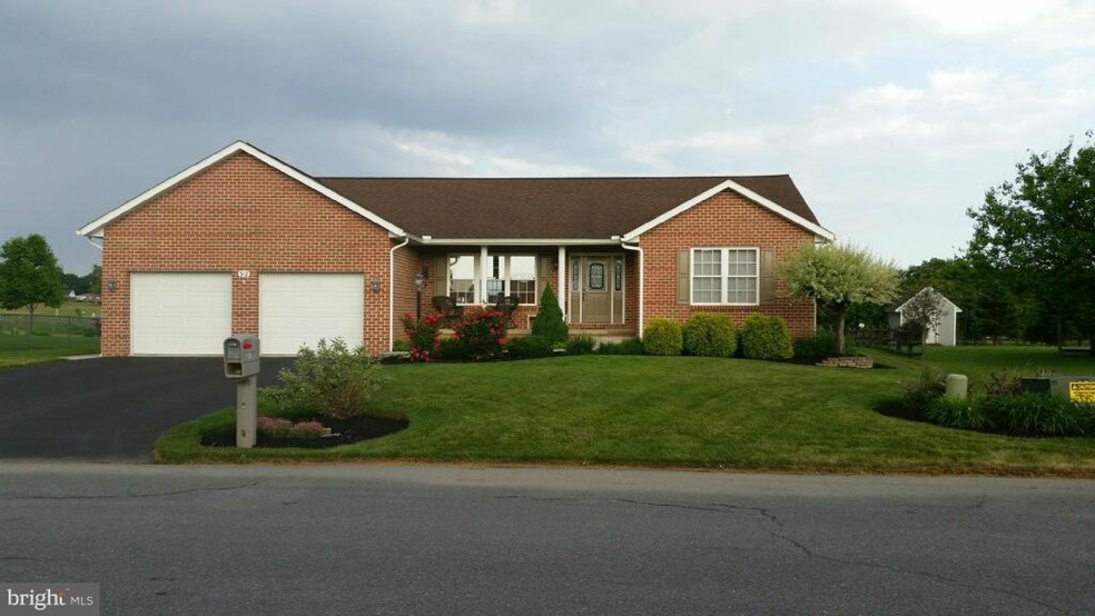 312 Martina Dr, Chambersburg, PA 17201 - photo 1