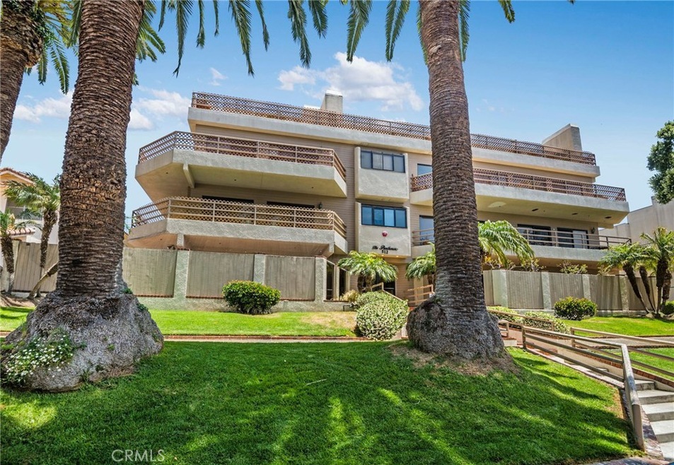 512 Esplanade unit 301, Redondo Beach, CA 90277 - photo 1