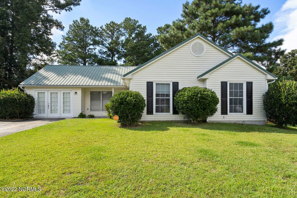 210 Pebble Ln, Jacksonville, NC 28546 - photo 1