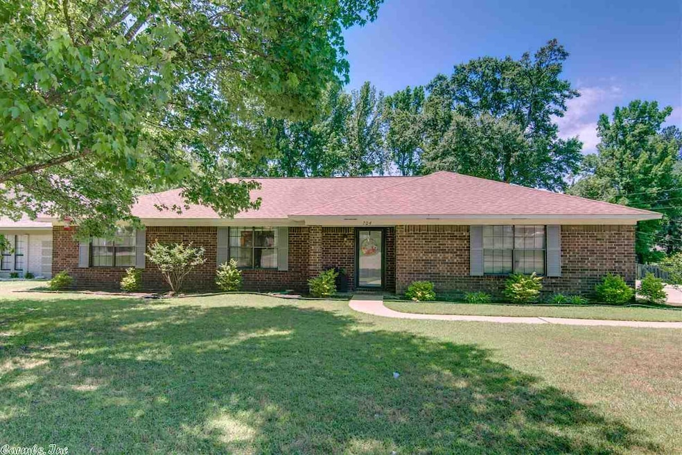 704 Geneva Dr, Wake Village, TX 75501 - photo 1