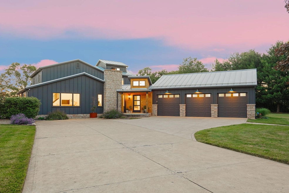 1-web-or-mls-3216 S three 001