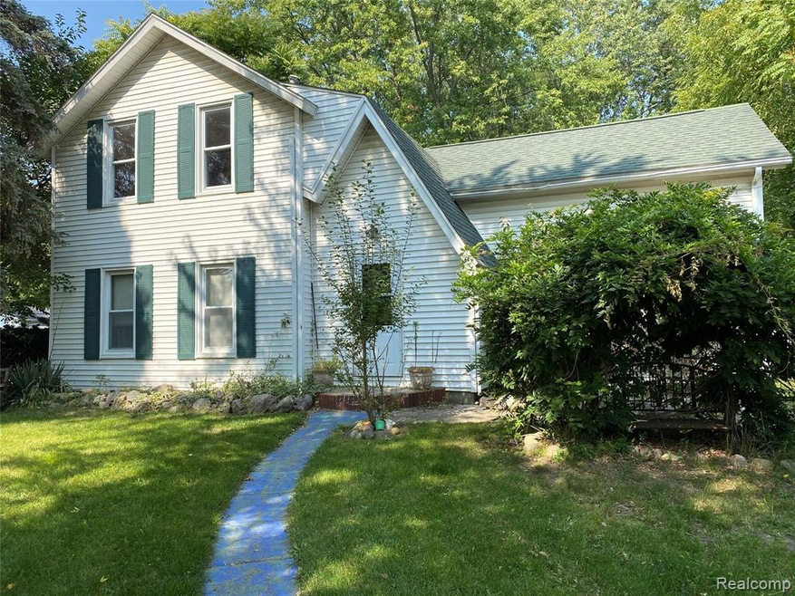 Great Location In Downtown City Of Linden! In Walk