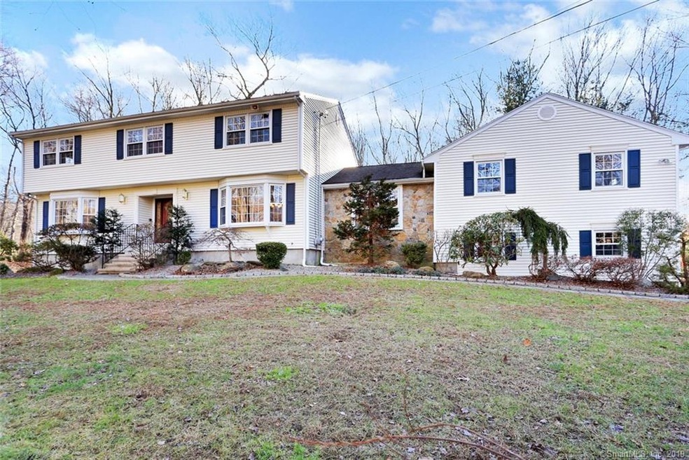 8 Winhall Ln, Trumbull, CT 06611 - photo 1