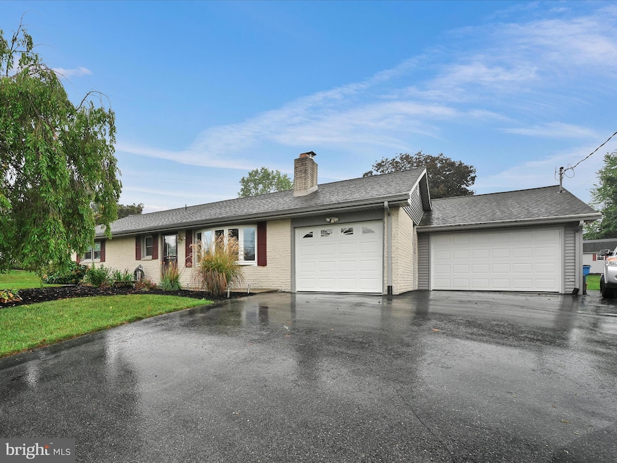 12 Lindbergh Dr, Palmyra, PA 17078 - photo 1