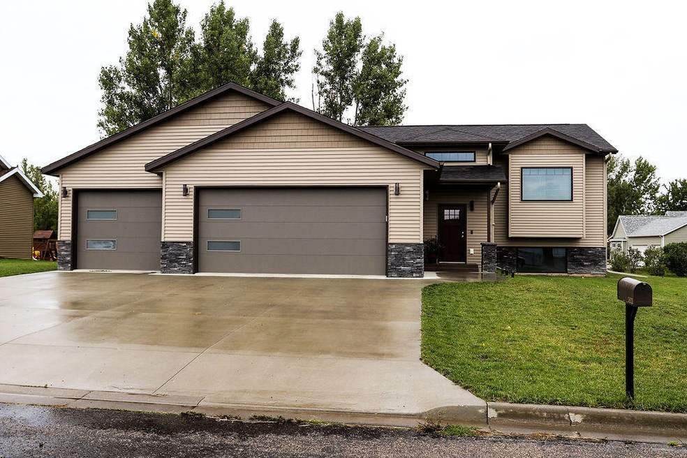 2603 3rd St NE, Jamestown, ND 58401 - photo 1