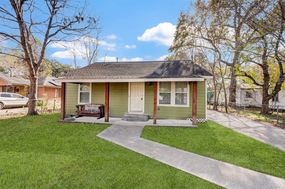 1402 Knight St, Houston, TX 77022 - photo 1