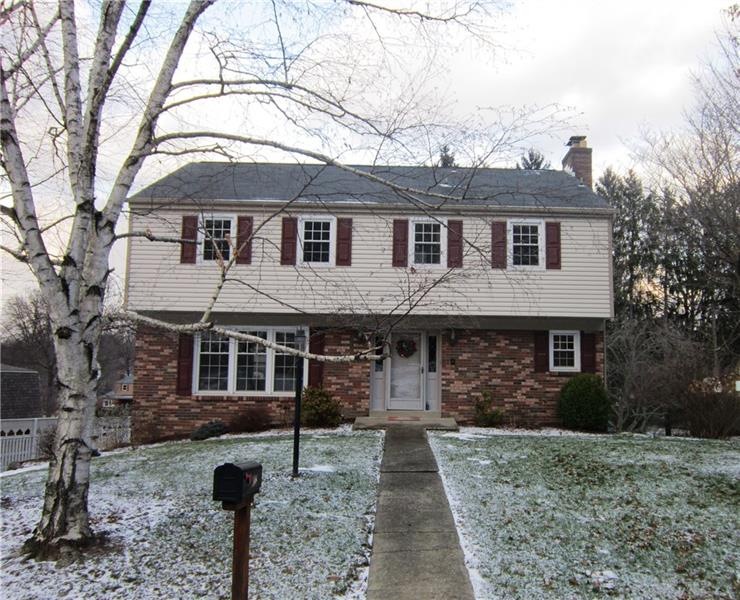 Move right into to this lovely 5 bedroom home.